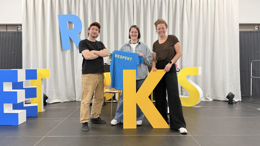 Henning und Anne von "Zartbitter e.V." mit unserer Schulsozialarbeiterin Carolin Broy.